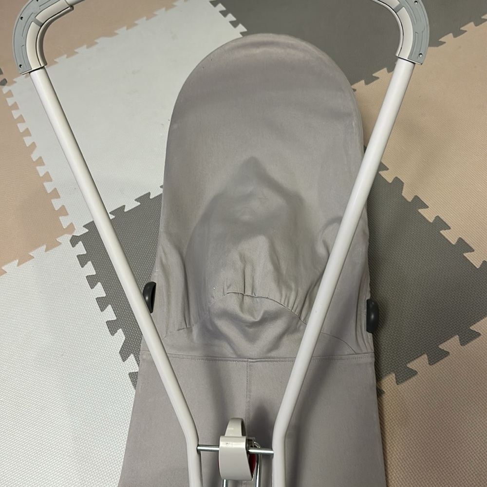 BabyBjorn Light Gray Quilted Baby Bouncer with Flower Toy Bar - Picture 7 of 7